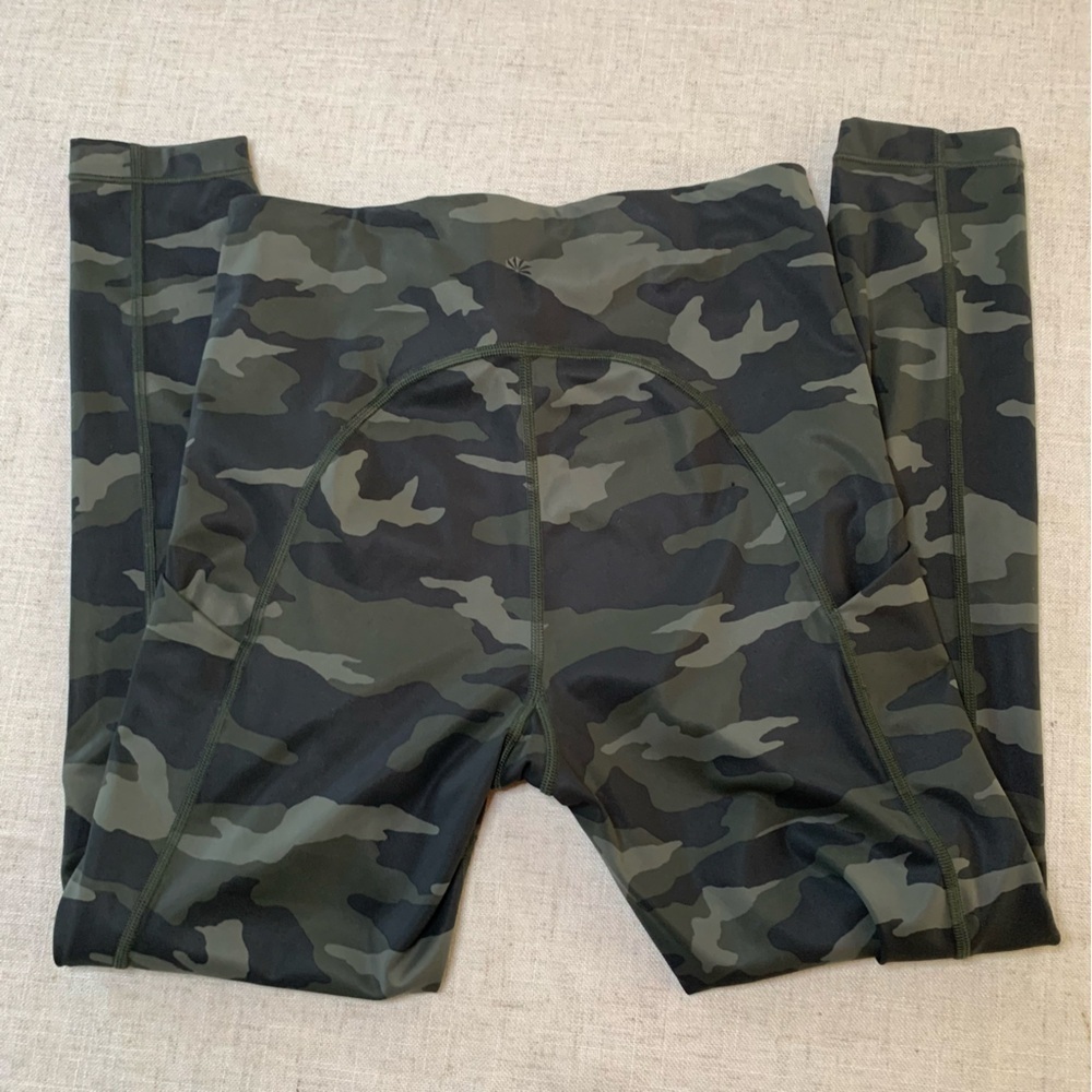 Athleta Ultimate Stash Camo  7/8 LEGGINGS​​ - Picture 7 of 8